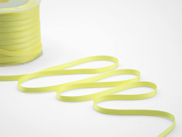 Cravate centrale jaune en satin double 6 mm