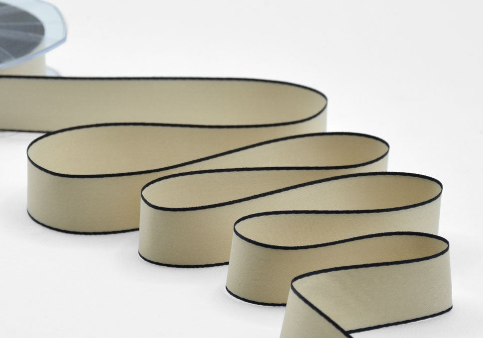 doppio raso opaco bordi neri 25 mm beige